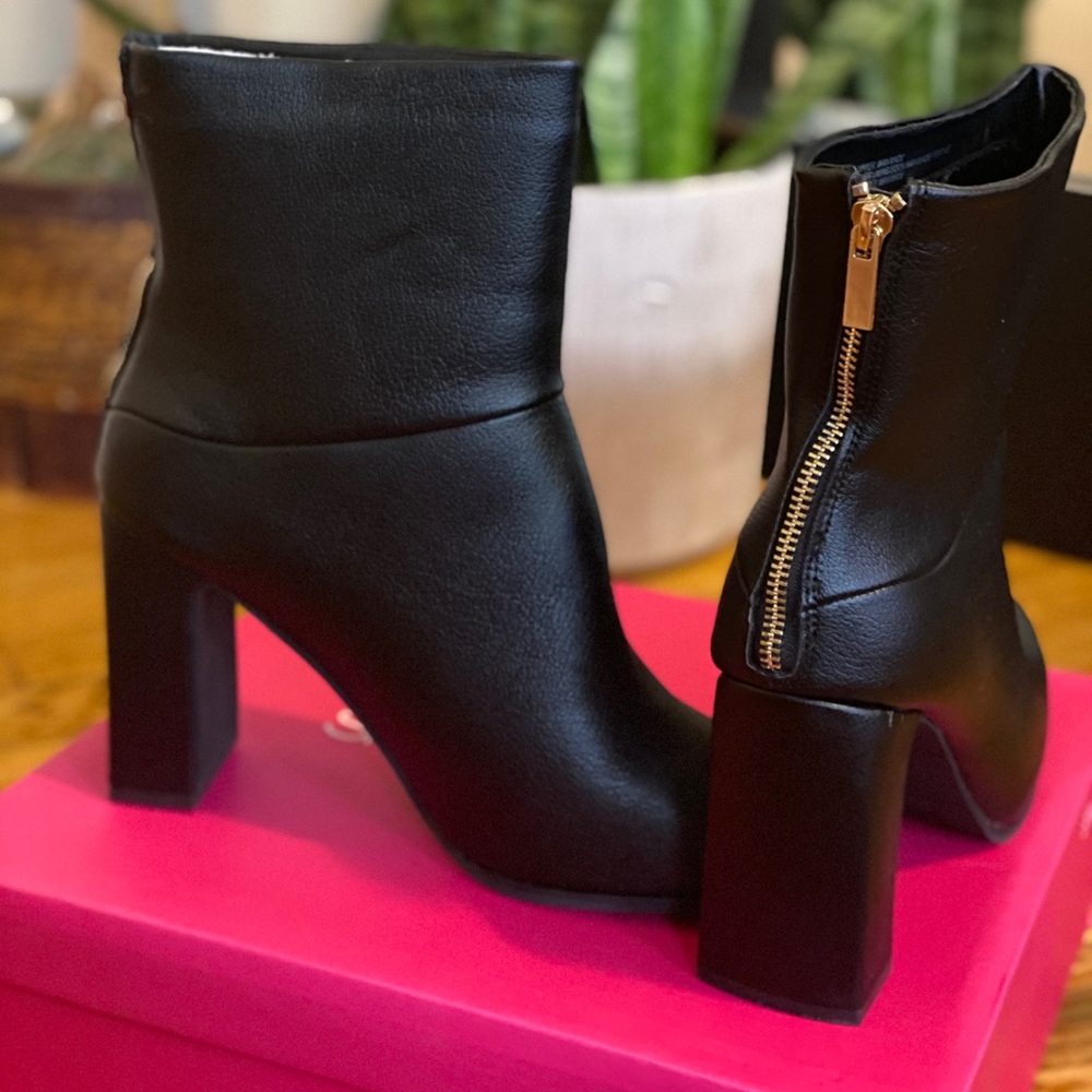 Big Foot friendly Black block heel bootie sz 12!